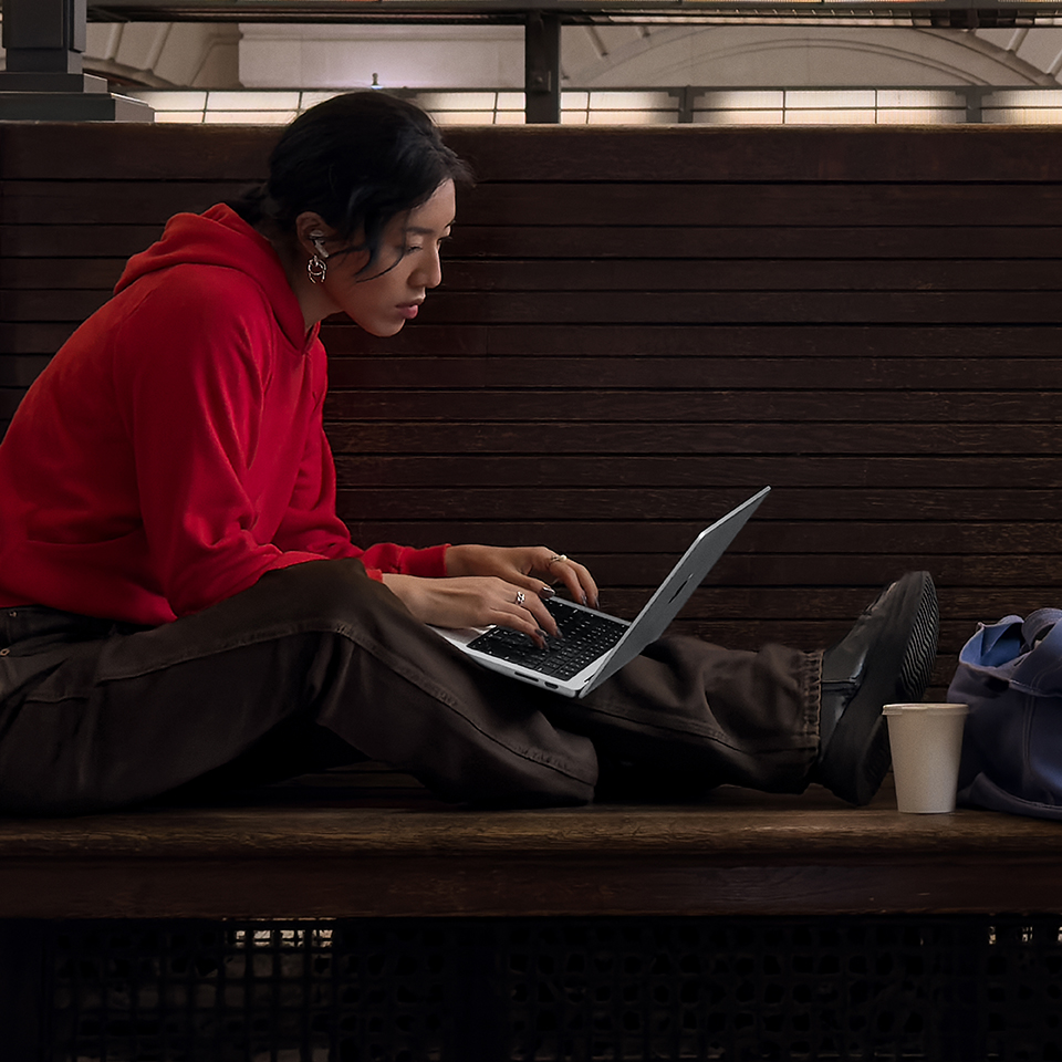 TH_Macbook_Pro_M3_Space_Gray_PDP_Image_Position-8