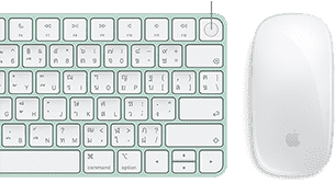 มุมมองด้านบนของ Magic Keyboard พร้อม Touch ID ในระยะใกล้ อยู่ข้าง Magic Mouse