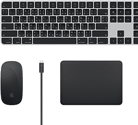 มุมมองด้านบนของอุปกรณ์เสริม Mac ได้แก่ Magic Keyboard, Magic Mouse, Magic Trackpad และสาย Thunderbolt