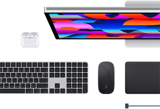 อุปกรณ์เสริมของ Mac ได้แก่ AirPods, Studio Display, Magic Keyboard, Magic Mouse, Magic Trackpad, สายชาร์จ MagSafe