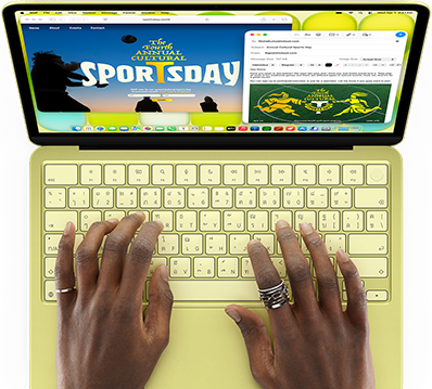 MacBook Neo, สีซิตรัส, มือวางบนคีย์บอร์ด, ผู้ใช้กำลังเขียนอีเมลเชิญเข้าร่วมกิจกรรมกีฬา, เว็บไซต์ของกิจกรรมเปิดอยู่ข้างๆ