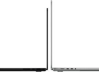 MacBook Pro รุ่น 14 นิ้ว และ 16 นิ้ว หันหลังชนกัน แสดงความแตกต่างของขนาดและเน้นให้เห็นตัวเครื่องที่บาง