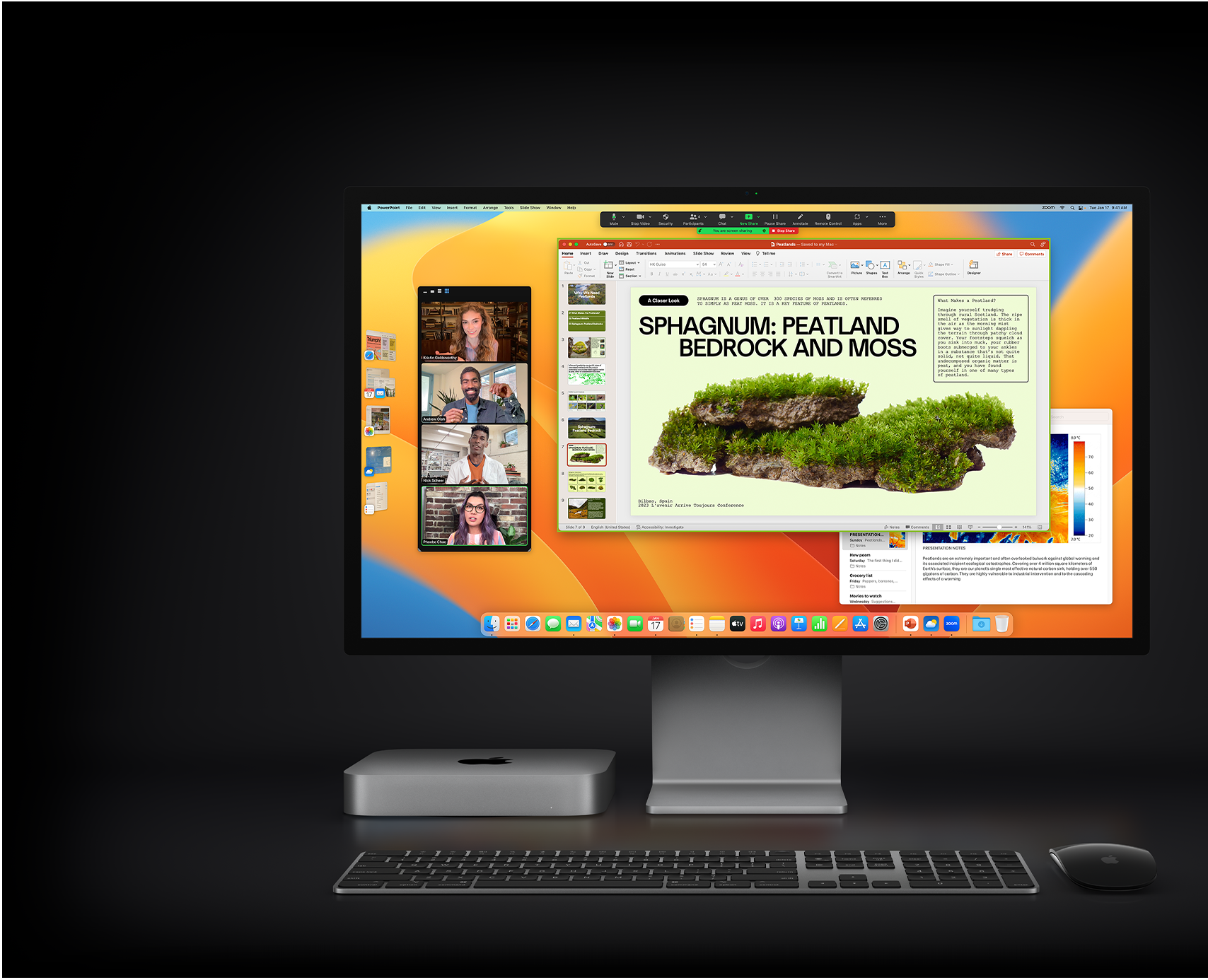 Mac mini พร้อม Magic Mouse, Magic Keyboard และ Studio Display แสดงงานนำเสนอ Microsoft PowerPoint ที่กำลังแชร์ในการประชุมผ่าน Zoom พร้อมแอปโน้ตที่อยู่ข้างหลัง